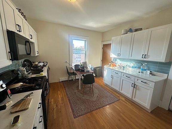 4th image of 10 Line St #2