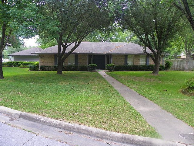 1st image of 410 Trailwood Cir