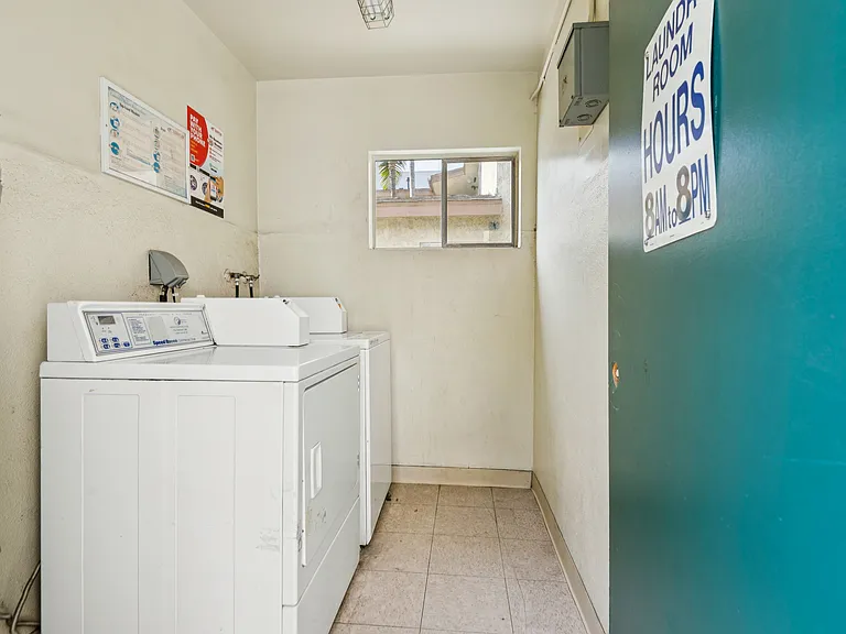 Sahara Apartments — Photo 15