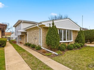 9437 Lockwood Ave, Skokie, IL