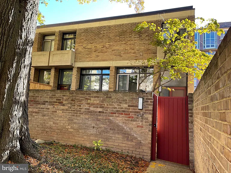 457 N St SW — Photo 42