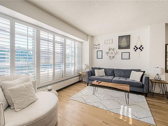 4th image of 333 W Meyer Blvd APT 404
