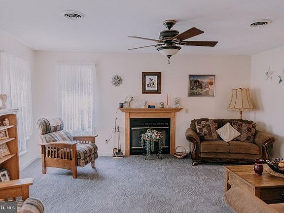 4th image of 167 Capricorn Dr