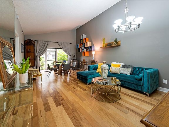 5th image of 459 Lakeview Dr APT 1