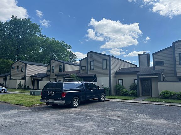 2nd image of 500 Woodland Dr APT 28
