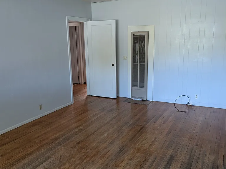 904 East St — Photo 3