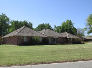 2825 Scissortail Ln, Enid, OK 73703