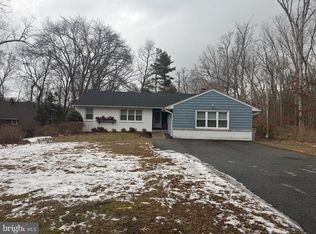 702 W Weymouth Rd, Vineland, NJ 08360