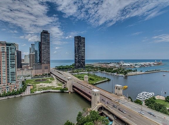 4th image of 450 E Waterside Dr #1302