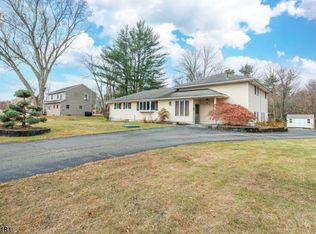 41 Heather Hills Dr, Oak Ridge, NJ 07438