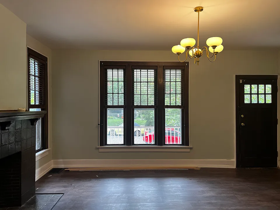 318 W Hubbard Ave #1