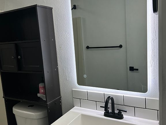 4th image of 1607 W York Ave #1