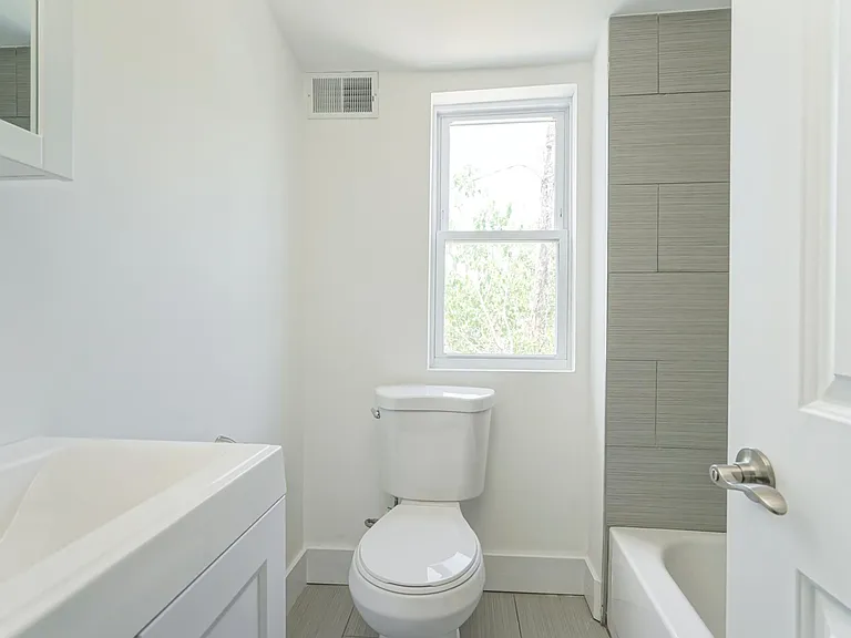 2733 Oakford St — Photo 14