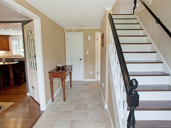 3rd image of 9 Lenora Dr