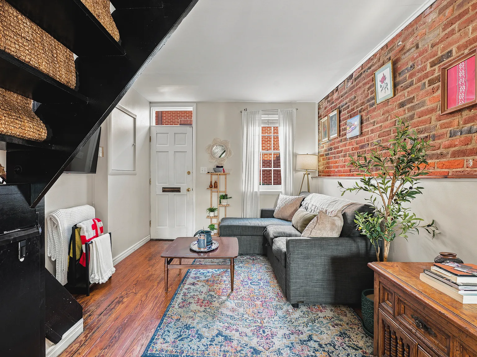 1 bed, 572 sqft, $1,600 — Photo 2