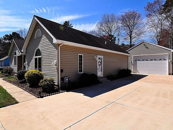 2nd image of 18 Foxwood Ct