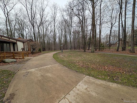 5th image of 9345 Weber Rd
