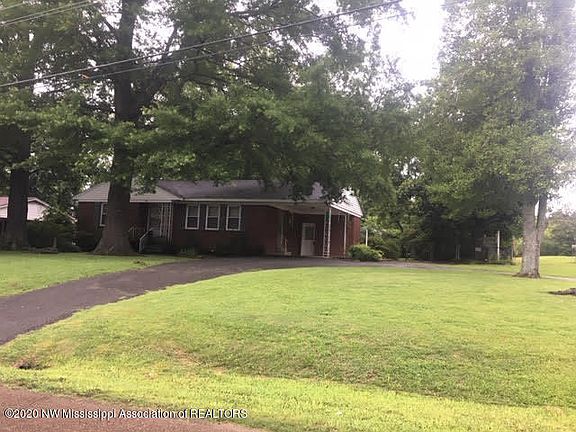 3rd image of 195 NE Boundary St