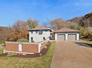 567 Bluff Dr, La Crescent, MN 55947