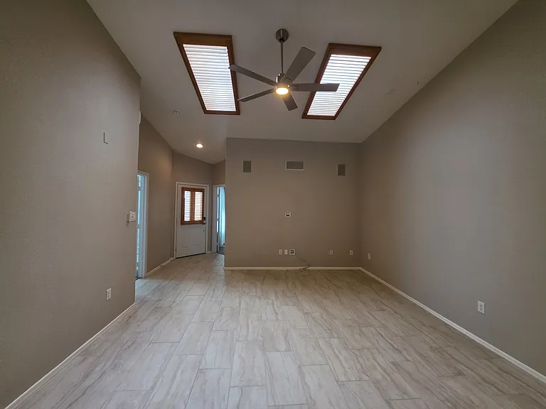 10667 E 34th Pl — Photo 1