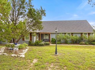 415 Grandview Dr, Granbury, TX 76049