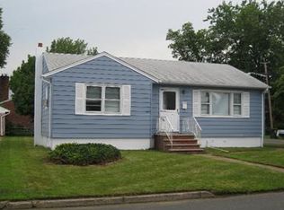 96 Old Rd, Sewaren, NJ 07077