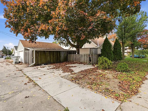 4th image of 9045 W Butler PLACE