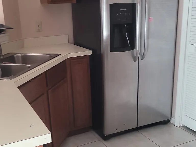 650 Cheltenham Ave — Photo 2