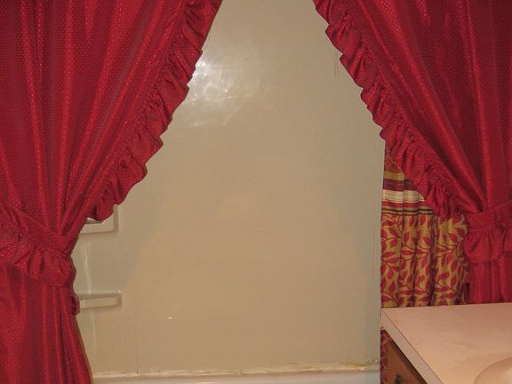 3rd image of 1008 Oak Grove Ave
