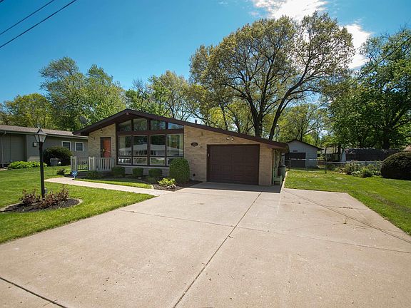 3rd image of 1012 Desoto Dr
