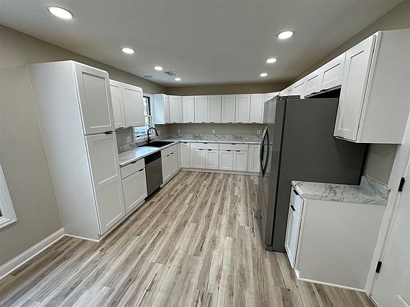 3rd image of 3617 Winchester Dr