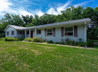 1161 Oakview Dr, Columbus Junction, IA 52738