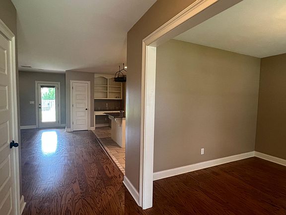 4th image of 430 Stone Park Blvd