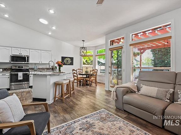 4th image of 2605 W Leonard St
