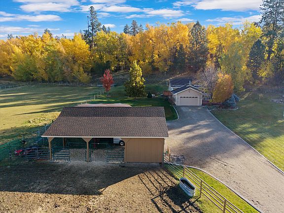 2nd image of 786 Ropin Horse Ln
