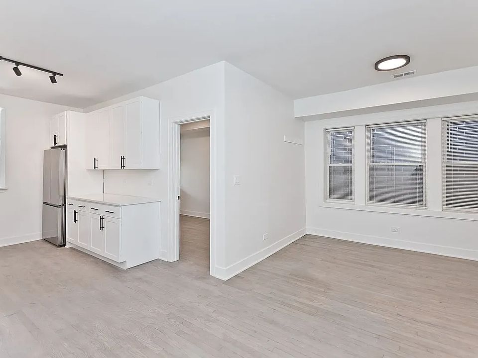 2nd image of 2464 N Lincoln Ave #Ff25e7da2