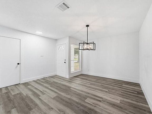 4th image of 377 Haymarket Ln