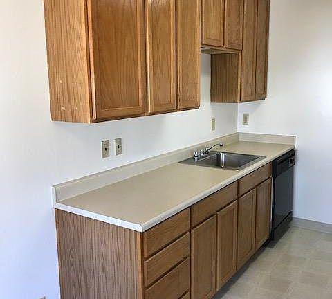 5th image of 1110 Carmelita Ave #3