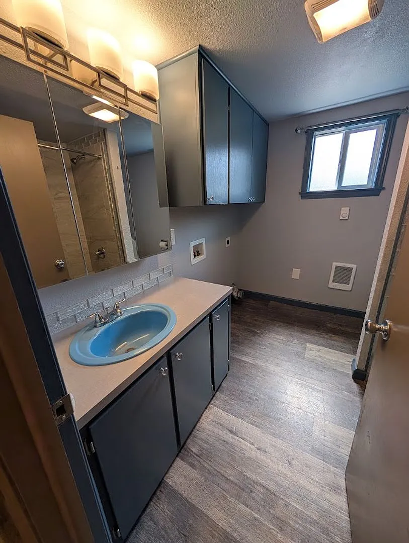 2 Bedroom 1 Bath Winchester House - Walking Distance to the Lake! — Photo 3