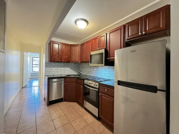 252 Elizabeth Street image 1 of 10