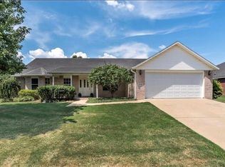 1904 SW Pine Ave, Bentonville, AR 72713