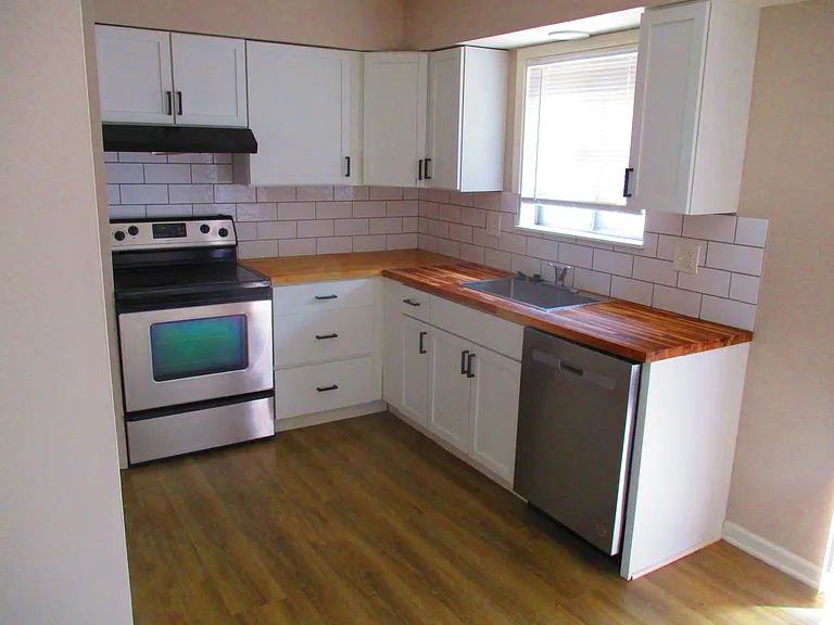 4940 Powell Ave #4940 — Photo 3