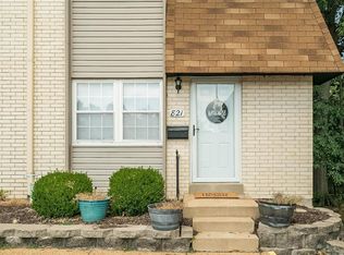 821 Portsdown Rd, Ballwin, MO 63011