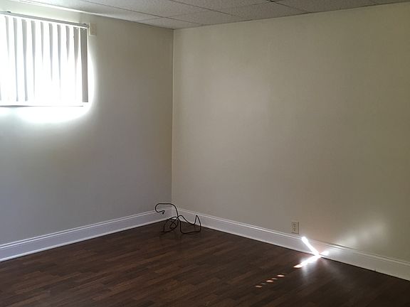 3rd image of 121 Fullmer St #2