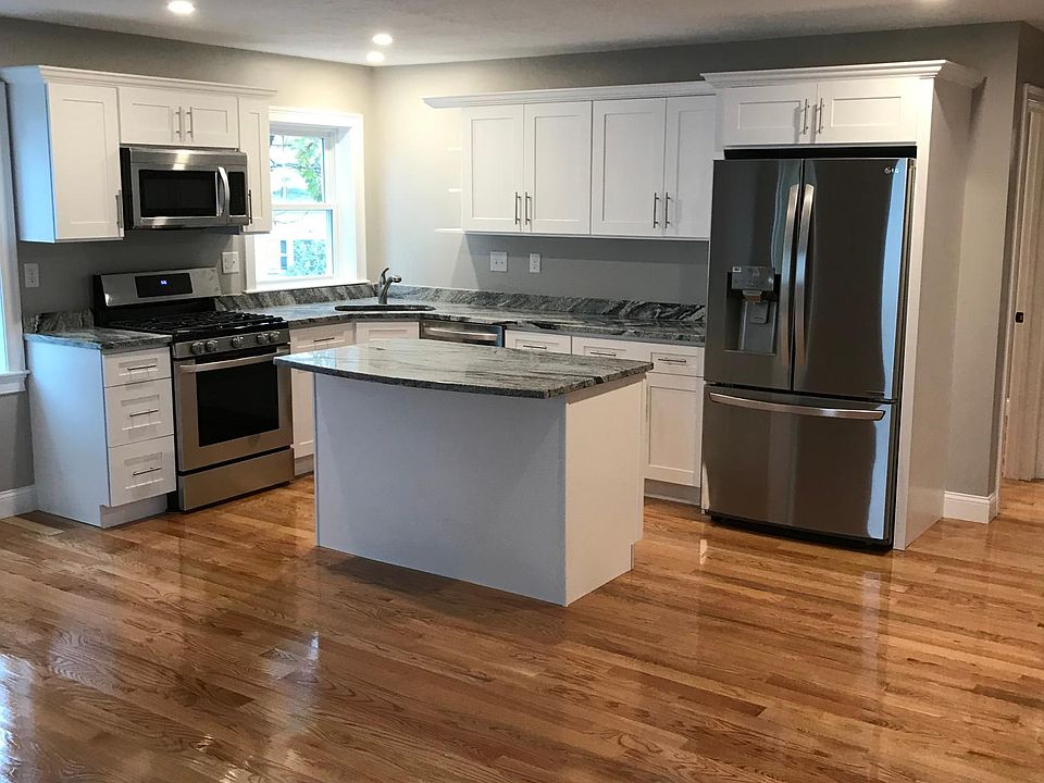1st image of 14 Mechanic St #1