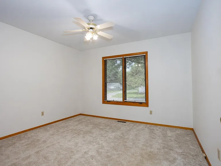 612 S Sparks Ave — Photo 5