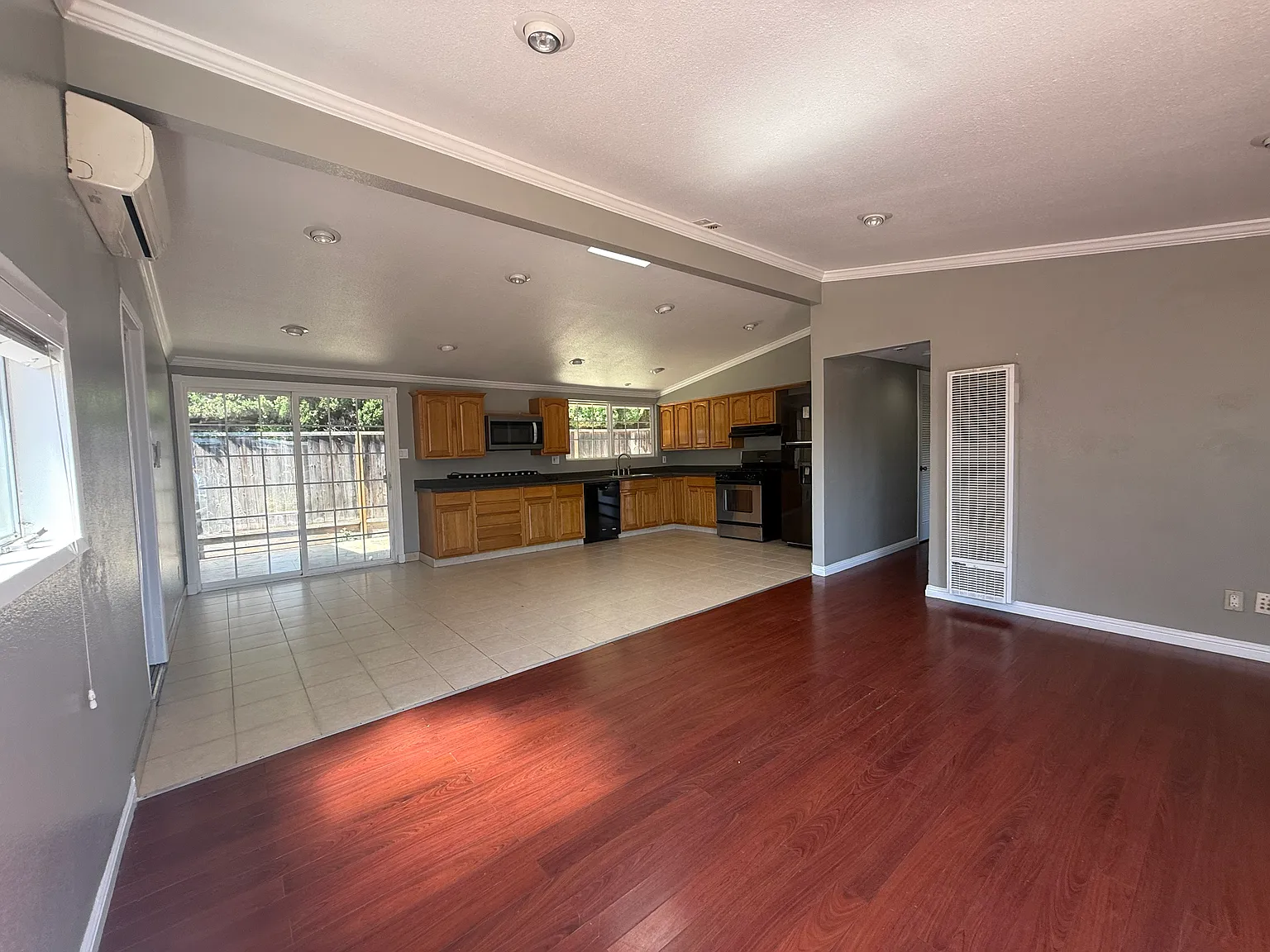 3 bed, 1108 sqft, $4,500 — Photo 2