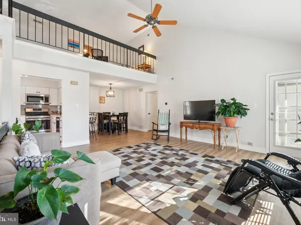 502 Harwood Ct, Mount Laurel, NJ 08054
