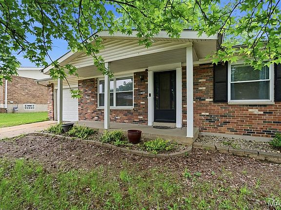 2nd image of 2701 Woodbury Dr