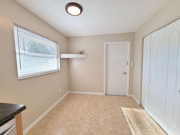 eat in space in kitchen